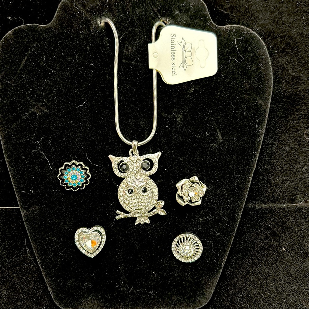 Necklace button jewelry